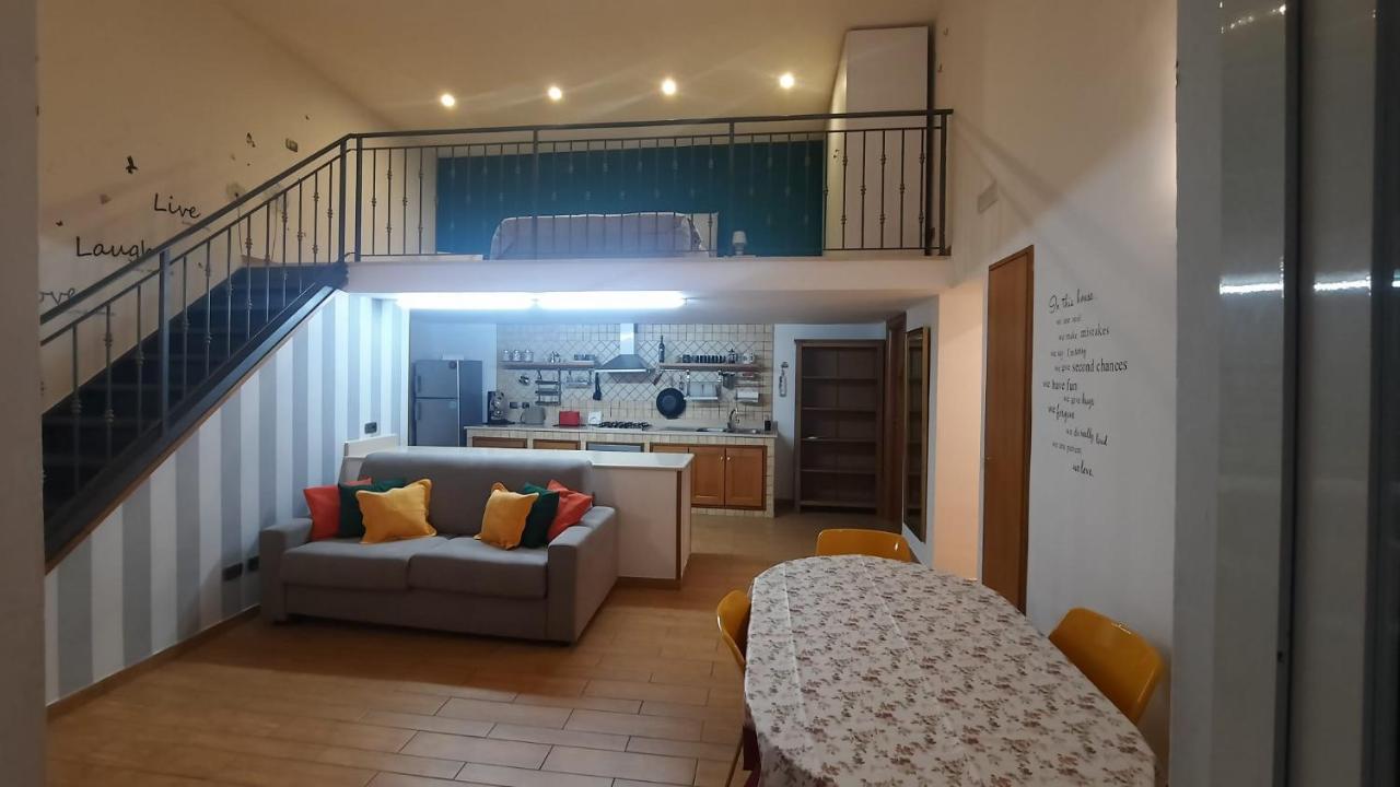 White Home Quartieri Spagnoli Наполи Екстериор снимка