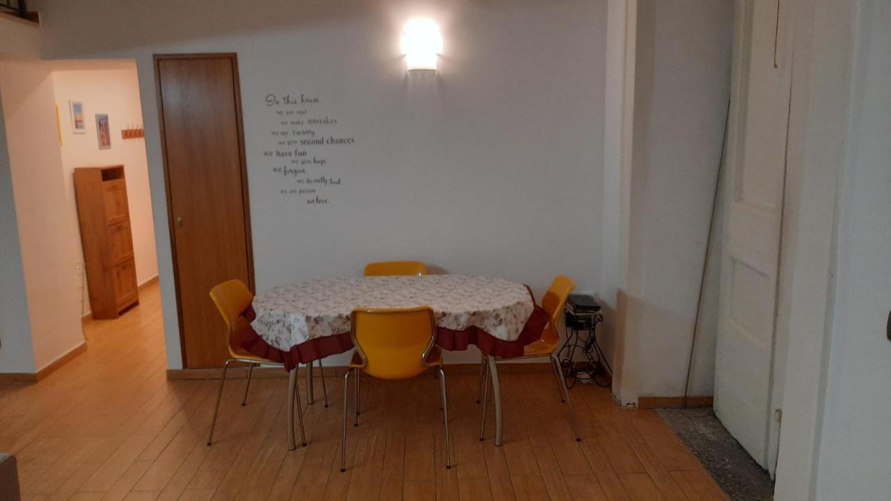 White Home Quartieri Spagnoli Наполи Екстериор снимка