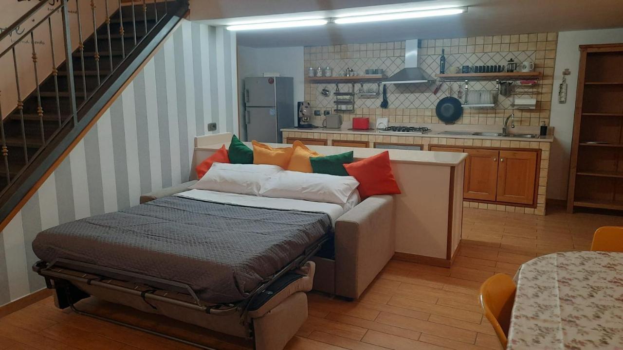 White Home Quartieri Spagnoli Наполи Екстериор снимка