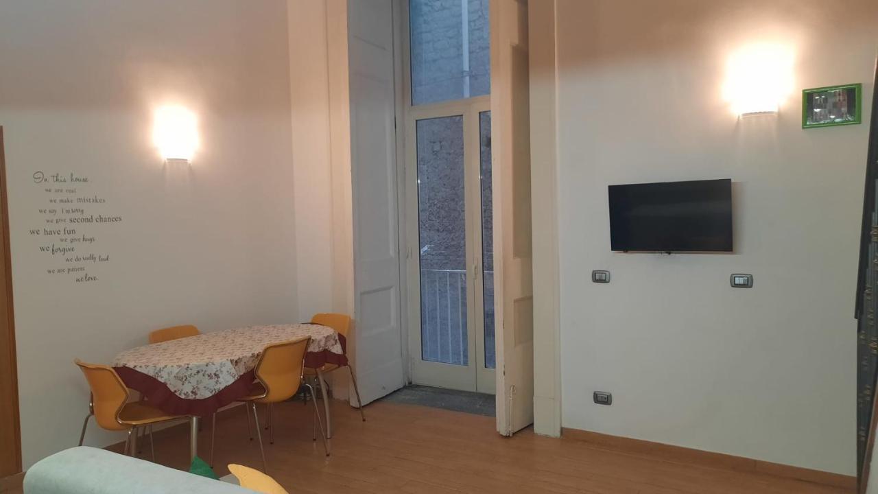 White Home Quartieri Spagnoli Наполи Екстериор снимка