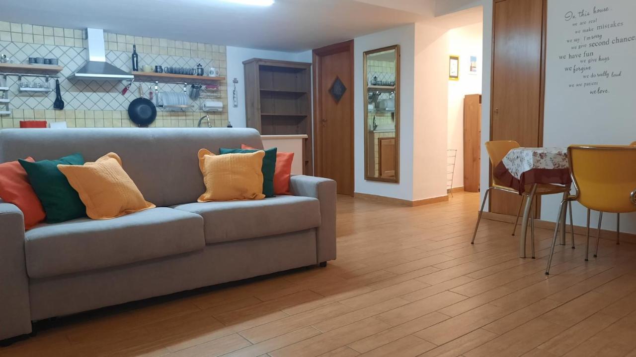 White Home Quartieri Spagnoli Наполи Екстериор снимка