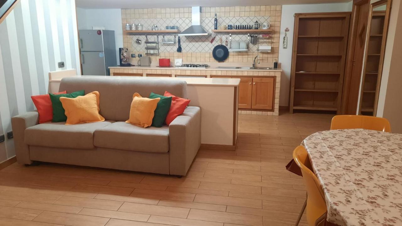White Home Quartieri Spagnoli Наполи Екстериор снимка