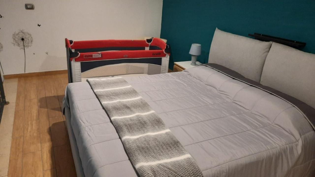 White Home Quartieri Spagnoli Наполи Екстериор снимка