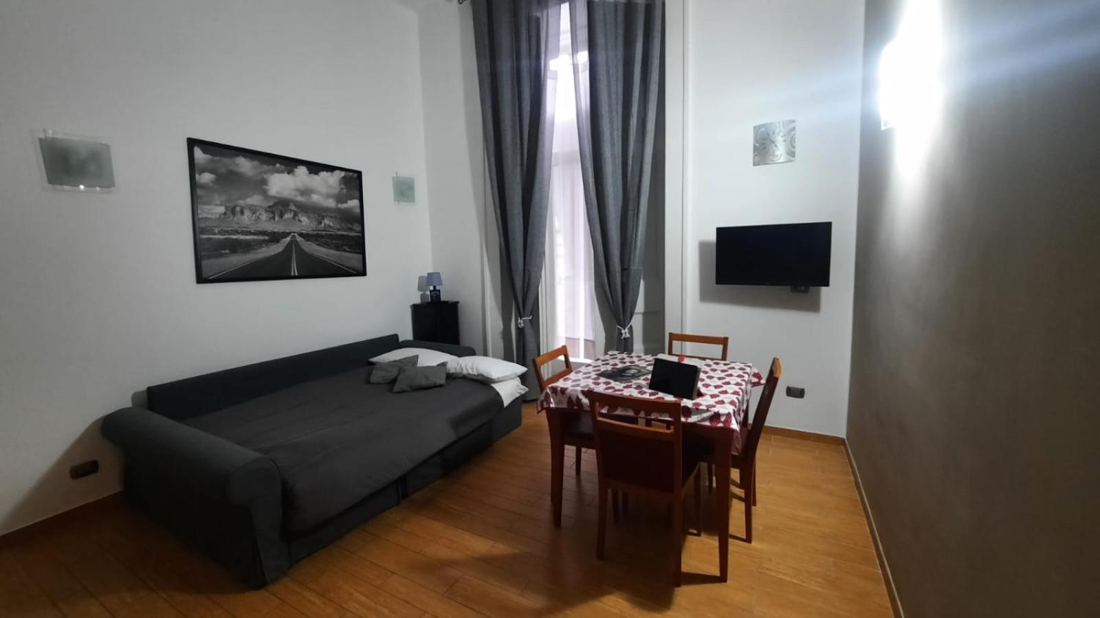 White Home Quartieri Spagnoli Наполи Екстериор снимка