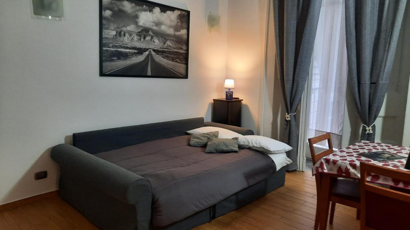 White Home Quartieri Spagnoli Наполи Екстериор снимка