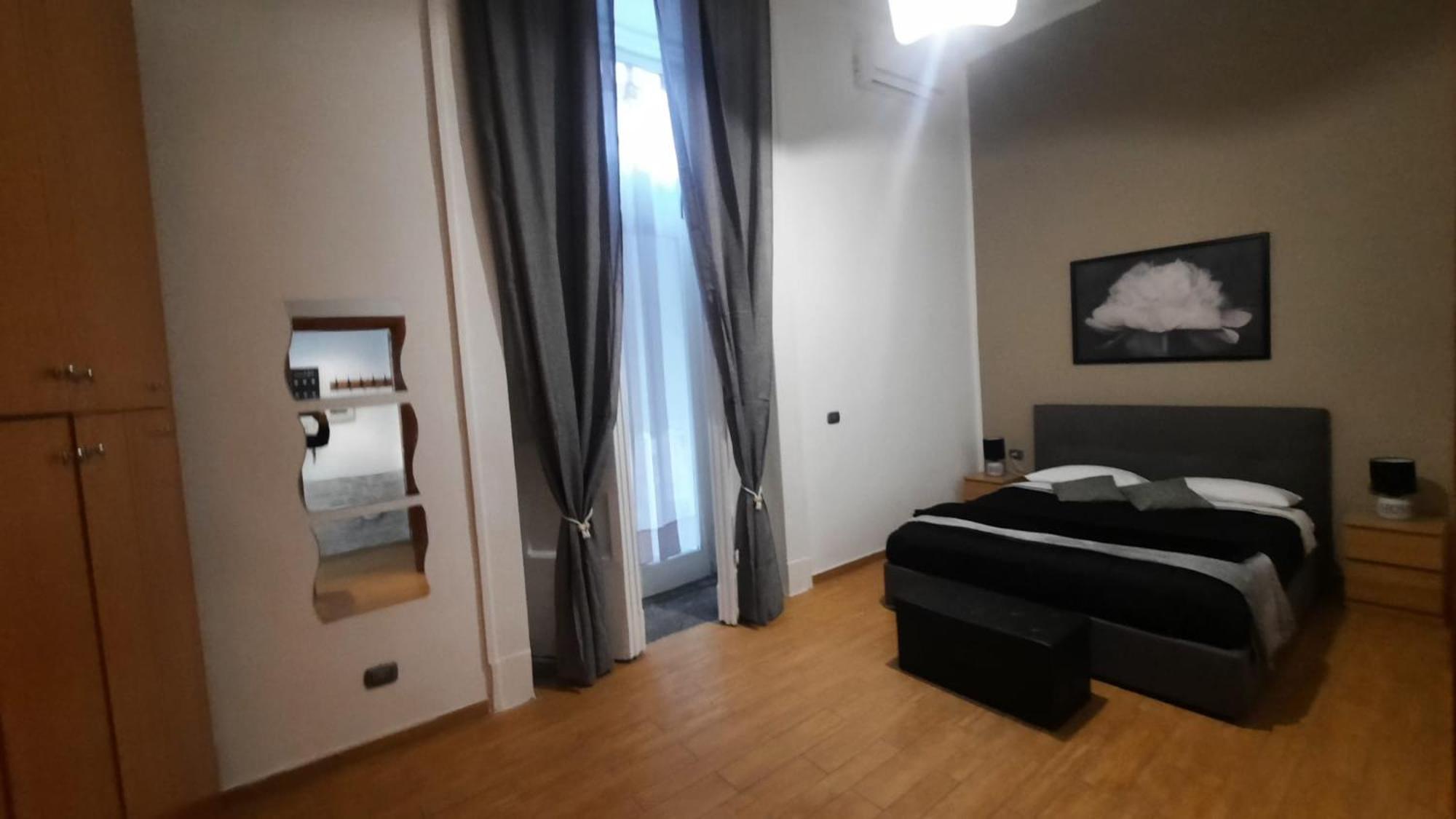 White Home Quartieri Spagnoli Наполи Екстериор снимка