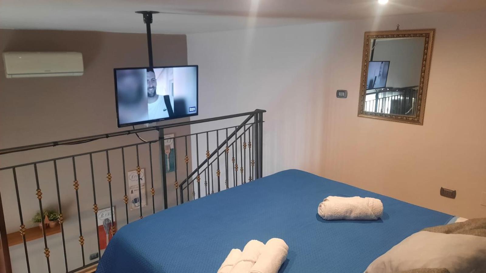 White Home Quartieri Spagnoli Наполи Екстериор снимка