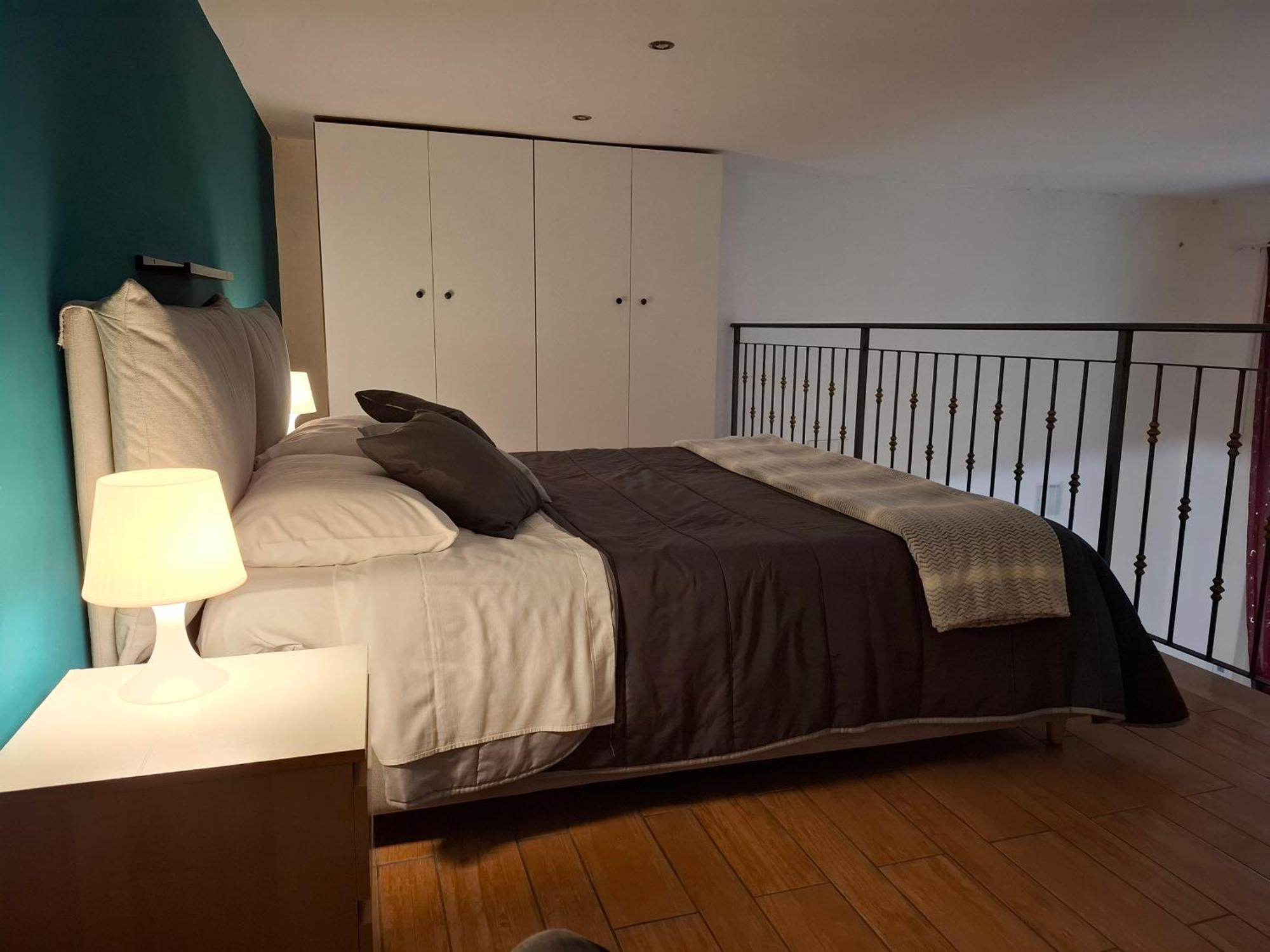 White Home Quartieri Spagnoli Наполи Екстериор снимка