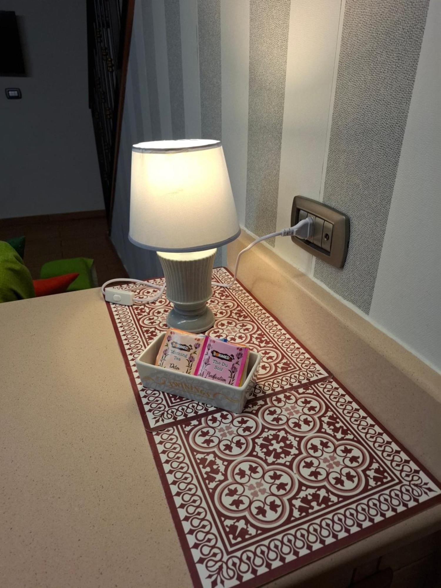 White Home Quartieri Spagnoli Наполи Екстериор снимка